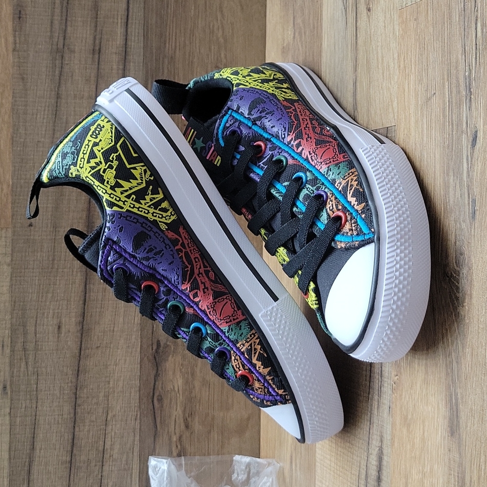 Converse shoes slip on Brand new in the box authentic uper textile.